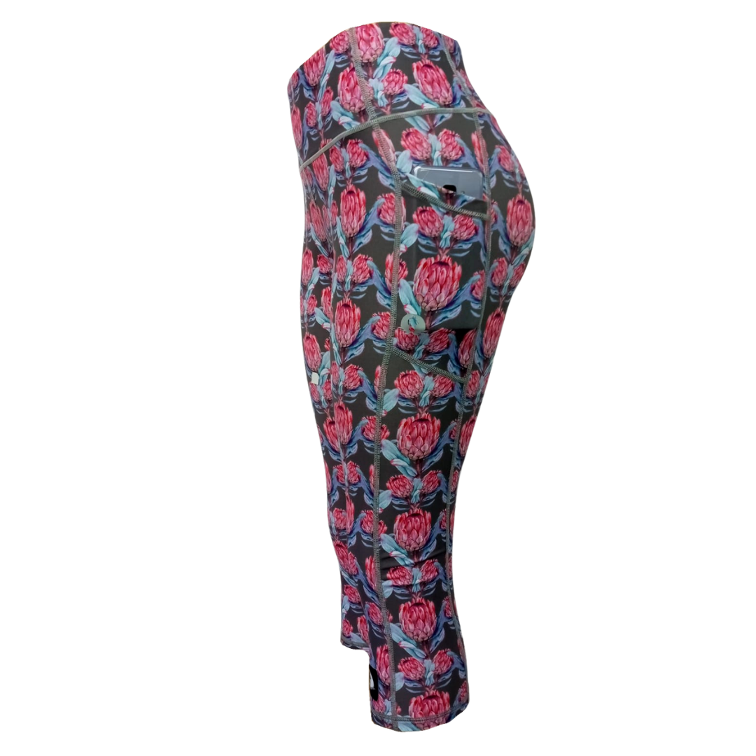 Women's leggings with a Protea print